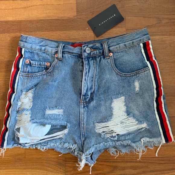 Signature8 Pants - Ruby and Jenna High-waisted shorts